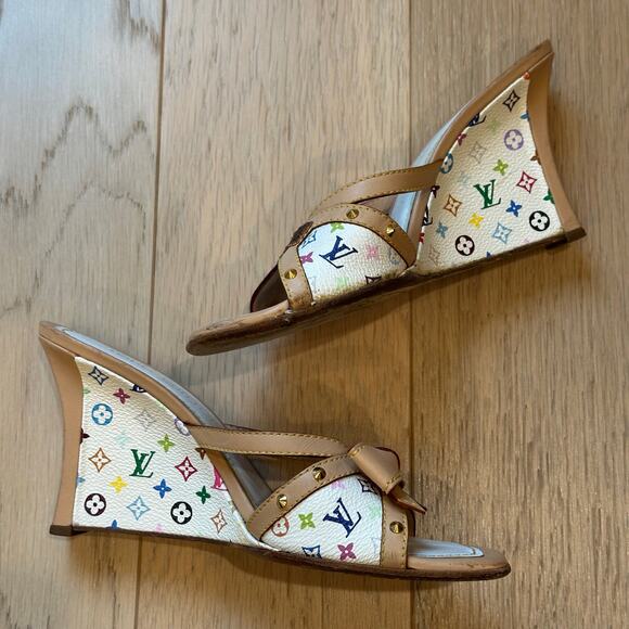 Louis Vuitton Multicolor Monogram White Leather Bow Wedge Sandals 38.5 - Picture 7 of 14